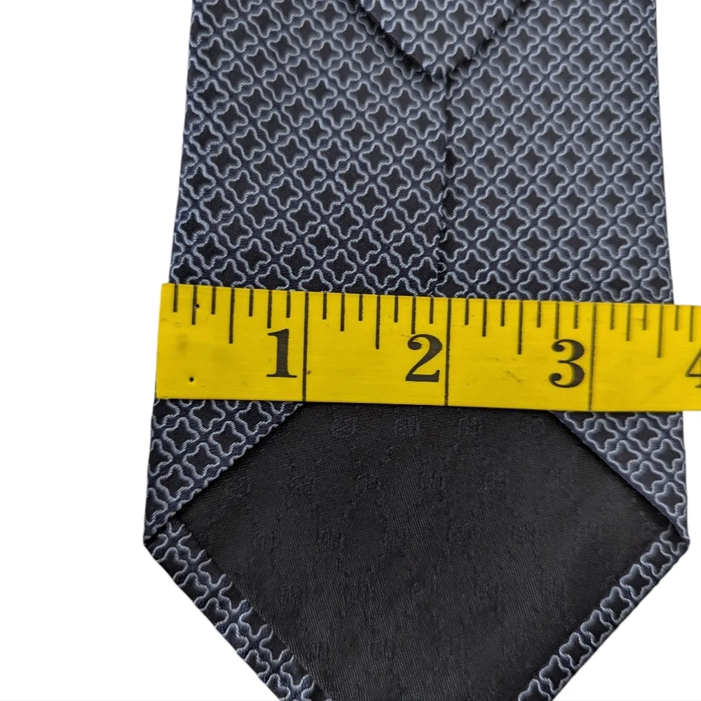Gucci Men's Navy Geometric Silk Tie ...58 x 3.78